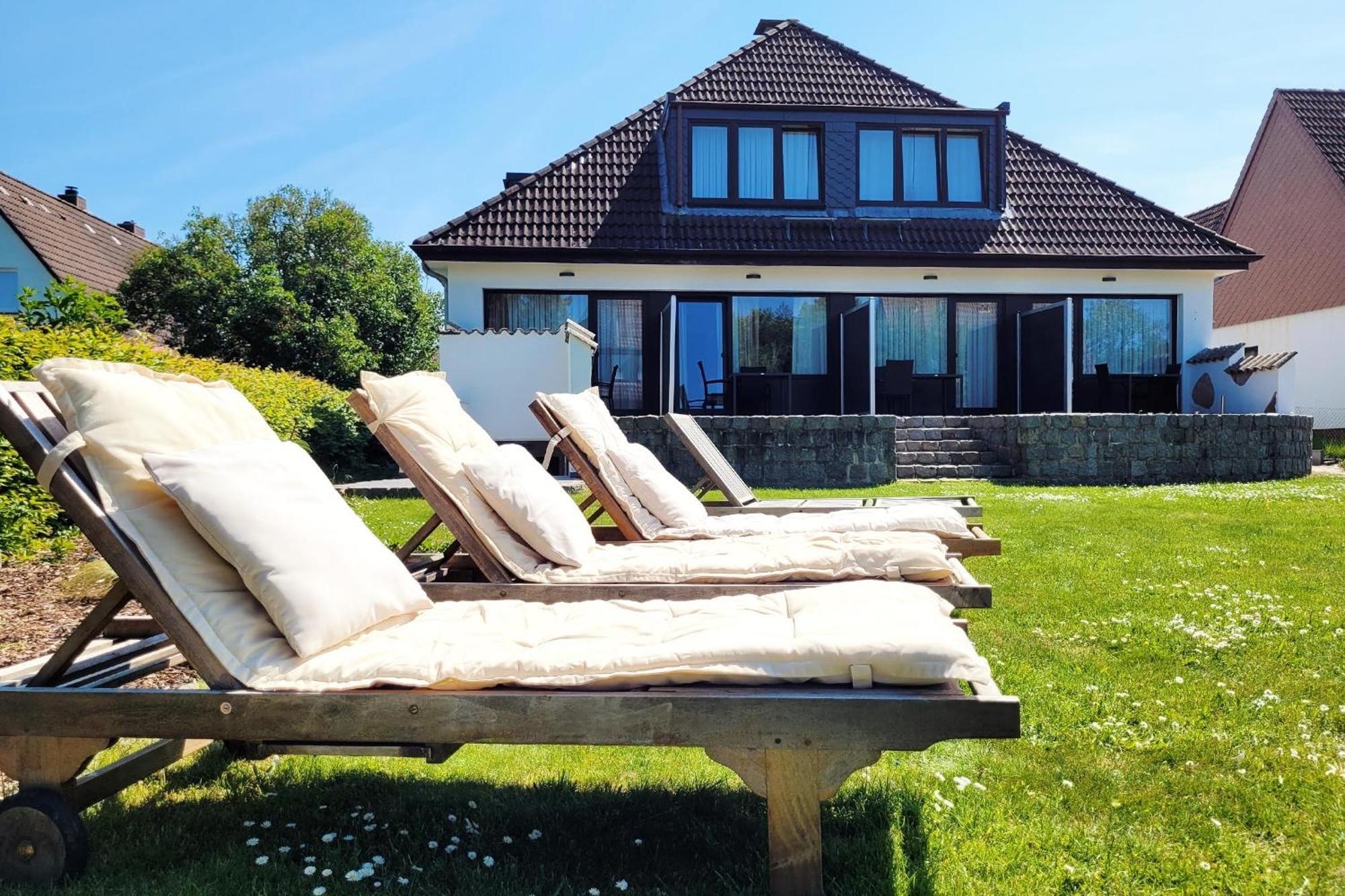 Strandnahe & Hochwertige Ferienunterkunft, Mit Gartenzugang, Parkplatz Und Fahrradunterstellplatz Scharbeutz Esterno foto