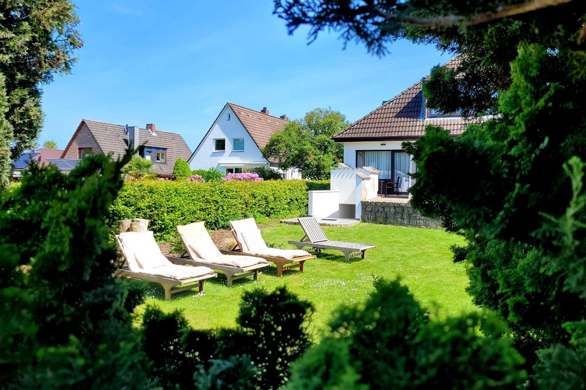 Strandnahe & Hochwertige Ferienunterkunft, Mit Gartenzugang, Parkplatz Und Fahrradunterstellplatz Scharbeutz Esterno foto